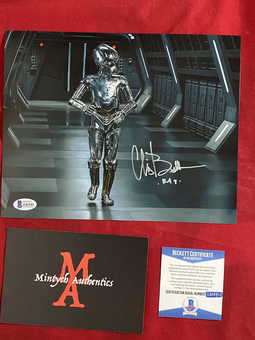 Mandalorian 3x7 signed sale plaque Beckett