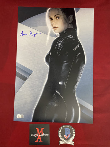 PAQUIN_594 - 12x18 Photo Autographed By Anna Paquin